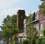 De voormalige kerk in het straatbeeld.
              <br/>
              Richard Keijzer, 2014-07-10